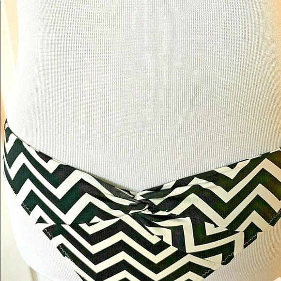 Bikini Swim Suit Set Sz Small Black White Chevron - Picture 3 of 6
